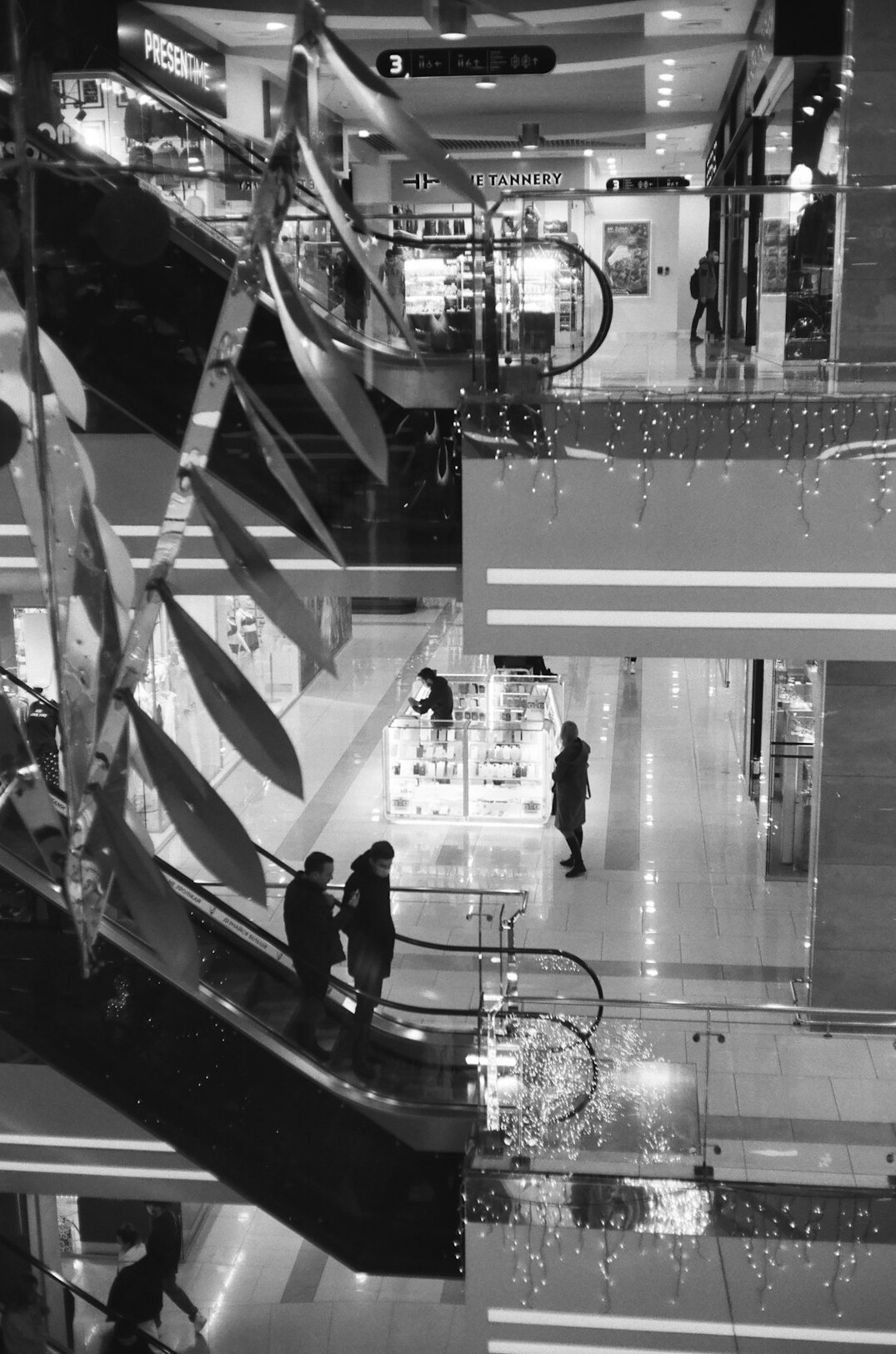 shoplifter falling in mall